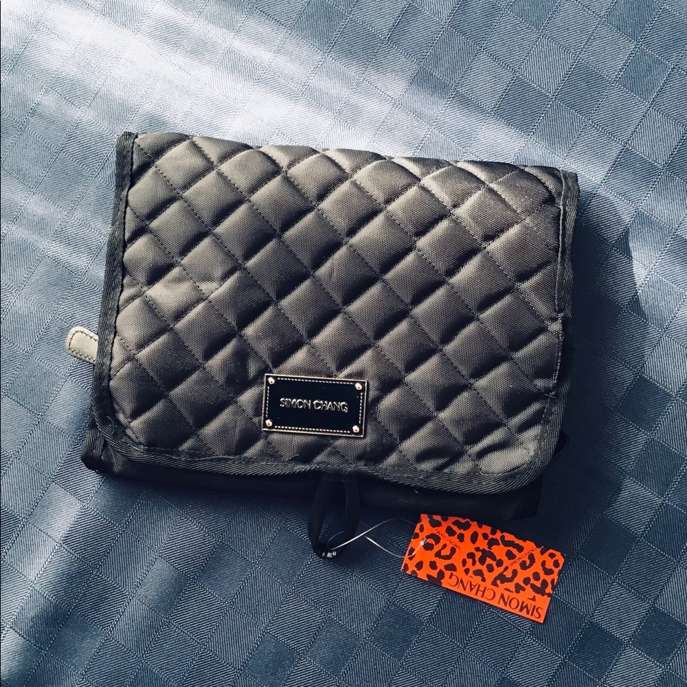 Hanging toiletry kit - Picture 1 of 3